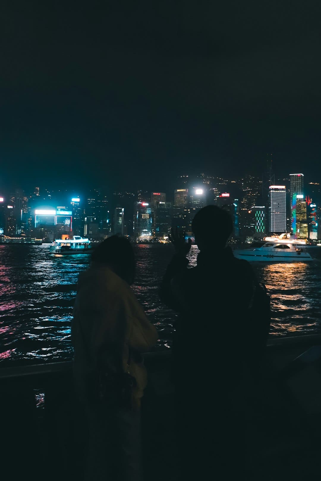 去非洲打工的我国年轻人！一些我国年轻人被迫或自动把找工作的目光投向非洲